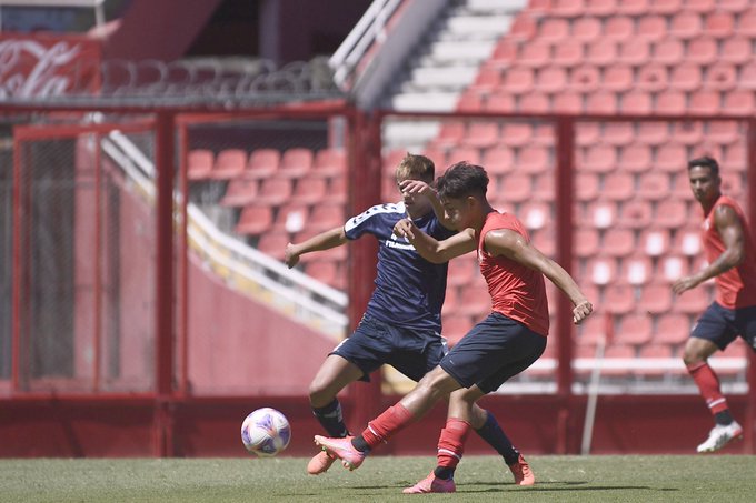 El equipo de Stilipavo no da pie con bola, derrota amistosa ante Quilmes para cerrar el año  FlO7KTEXwAEWLqG?format=jpg&name=small