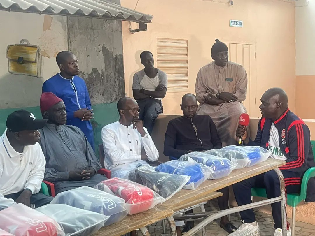 ThiernoNdiayeO's tweet photo. Fidèle à notre devise: 𝗔𝗡𝗗 𝗗𝗘𝗙𝗔𝗔𝗥 𝗦𝗨𝗡𝗨 𝗚𝗢𝗞𝗛 , nous avons jugé nécessaire de répondre aux sollicitations des sportifs de la commune engagés sur plusieurs disciplines. 

#thiernondiaye #dakar #anddefaarsuniuygokh #gueuletapeefasscolobane #ecuriefass https://t.co/LnmWbQ92l2