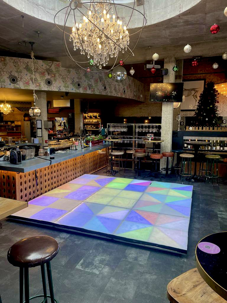 HeidiBalham's tweet photo. @hannah_battersea is undergoing a NYE glow up! 🎉🥂🪩🍸

If you fancy a spin on this bad boy join the gang at Hannah from 9pm tomorrow! £10 entry, open til late! 💃🕺 https://t.co/swjRSixwVp