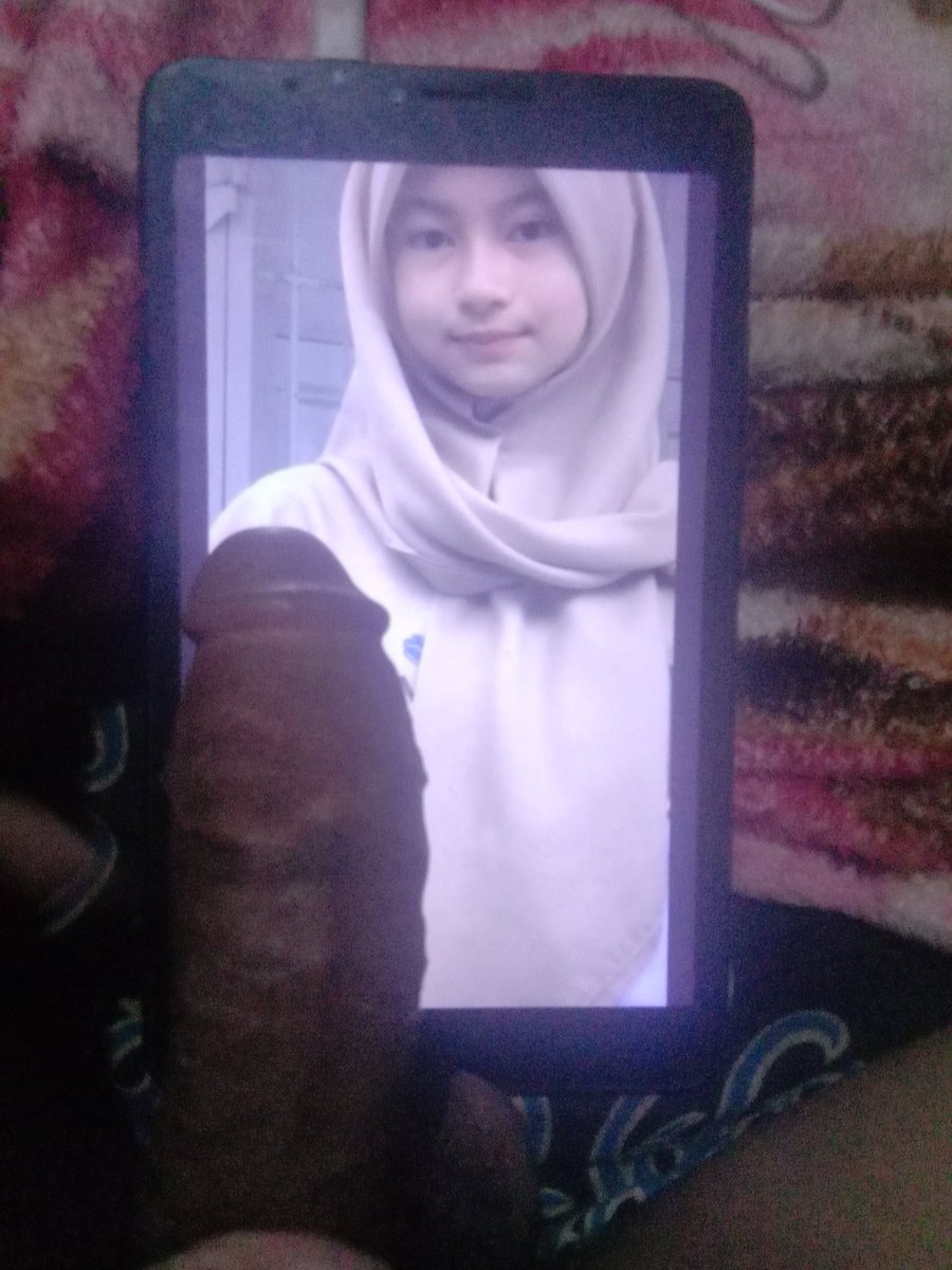 DimGal9's tweet photo. @Cicitrara12 
Masih kecil kelihatan polos dan bening tapi dah jadi lonte pemuas lelaki, pejuhin/kontolin aja lonte ini. 

#kontolin #kontolngaceng #kontolinfoto #kontolbrondong #kontolinmuka #kontolgede #kontolinaku #kontolinfotoaku #Pejuhin #pejuhinfoto #PejuhinChallenge #pejuh https://t.co/jTCpUsN9cL