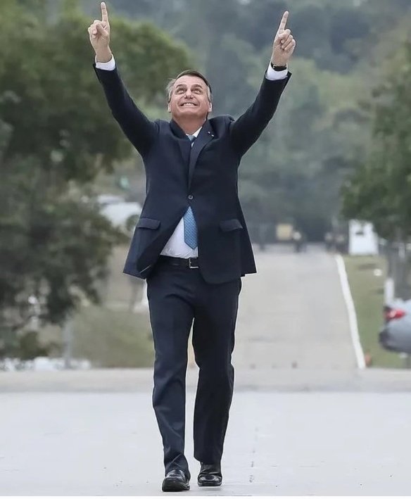 “Perdemos uma batalha mas não perderemos a guerra , o Brasil é fantástico e não vai acabar dia primeiro com a posse do outro, trabalhei muito pra mudar isso dentro das quatro linhas mas não foi possível “. Jair Bolsonaro