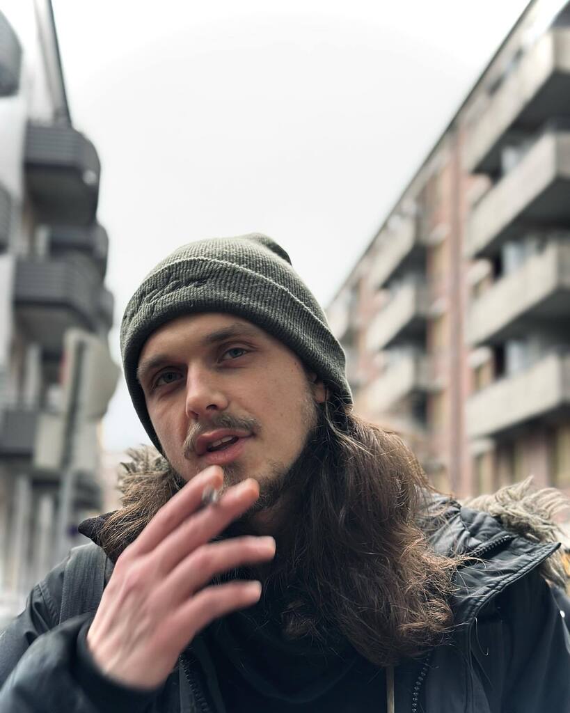 SimonMoholt's tweet photo. stolt over at «Bånd» er den mest spilte låten på Paul Bernards nyeste skive! Så om det er en ting du må gjøre før året er over er det å sjekke ut denne  skiva og spesielt låtene «Bånd» og «Classy» som er mine bidrag 🙏🏼 gjester også cypher låtene «Trollskog» og «Saiferting II… https://t.co/ulERa9IWEk