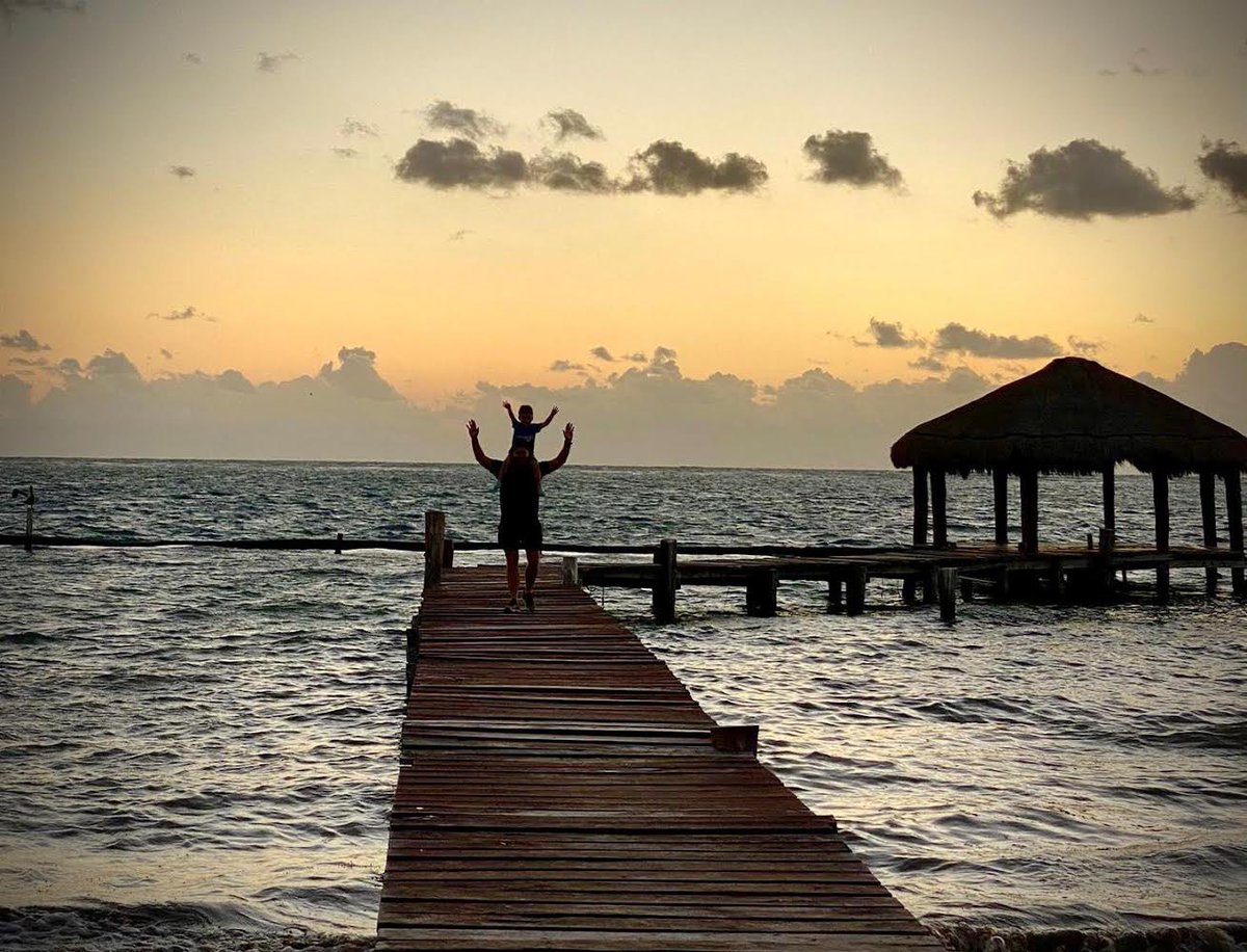 OPS_OratoryPrep's tweet photo. What a brilliant photo from one of our younger OPS pupils, Archie, who enjoyed a beautiful sunrise in Mexico.

#OPSChristmas https://t.co/Njus9ZcCTc