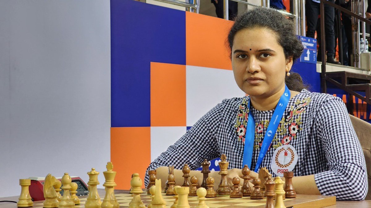 Media_SAI's tweet photo. Koneru Humpy takes 🥈 &amp; makes history 🔥

🇮🇳's GM Koneru Humpy becomes the first 🇮🇳 woman to win a medal at World Blitz Chess Championships 😍

She scored 12.5/17 to also become only the 2nd Indian after GM Viswanathan Anand to win a medal
in the prestigious Blitz event 🙌 https://t.co/cjYIWZNxVJ