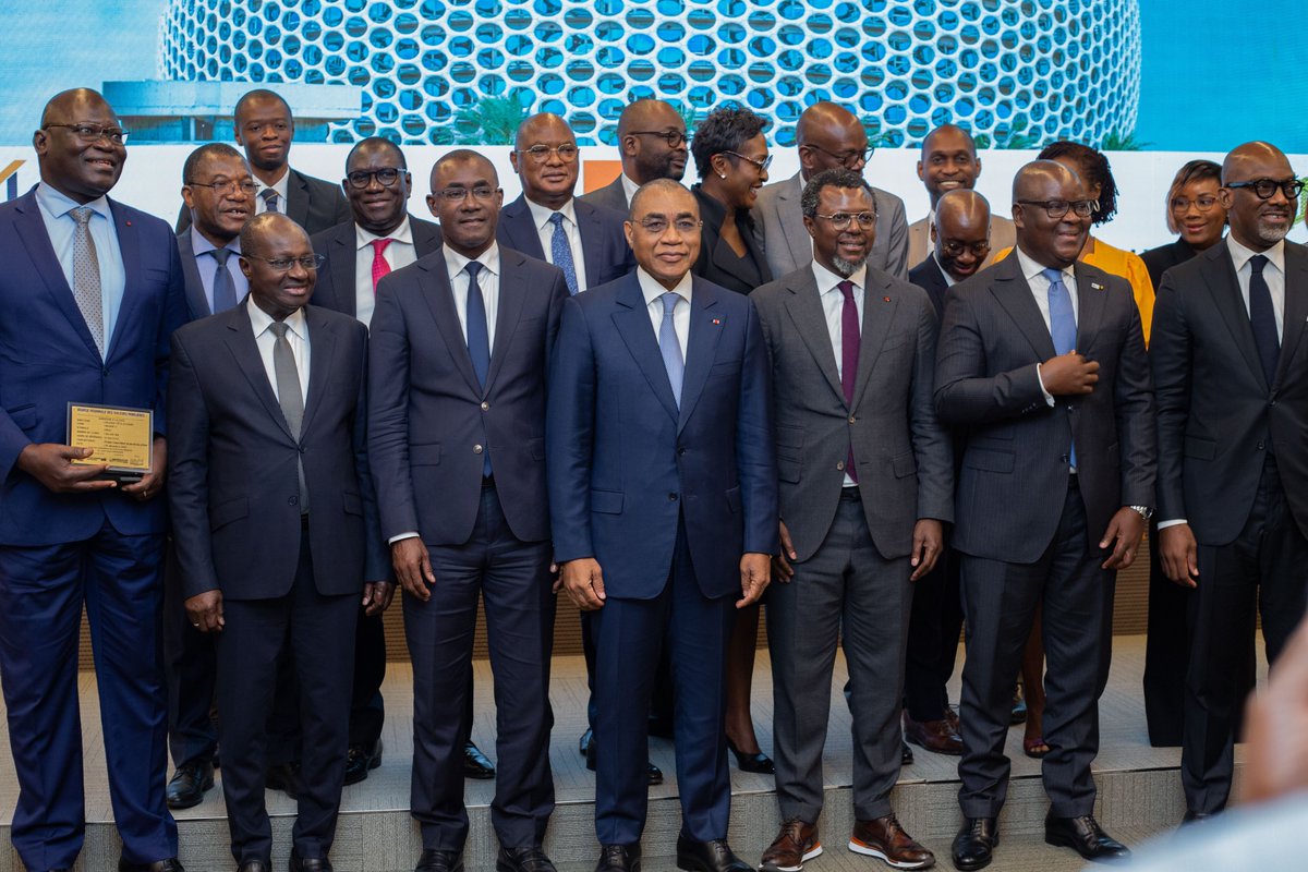 mamadou_bamba_'s tweet photo. Quel engouement exceptionnel!
Ouverte à 9h45, l’entrée officielle d’@CI_Orange à la @BRVM_UEMOA observe en 1 mn une plus value de 7%. Une grande fierté pour notre entreprise qui amorce une nouvelle ère de sa croissance. @Gouvci 🇨🇮 @AliouneNdiaye_ @mamadouc7 @YAOJEANMARIUS https://t.co/SdjV2YJpHm