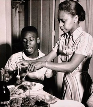 hustlersessions's tweet photo. Great loss for a mother!
Doña Celeste, Pelé's mother who celebrated her 100th birthday on November 20, saw her son born and now die.
The Eternal Queen of O'Ray
#Pele #ElRey #Πελε #RestInPeace #RestInPeacePele #King #football https://t.co/n83pFuN8Fs