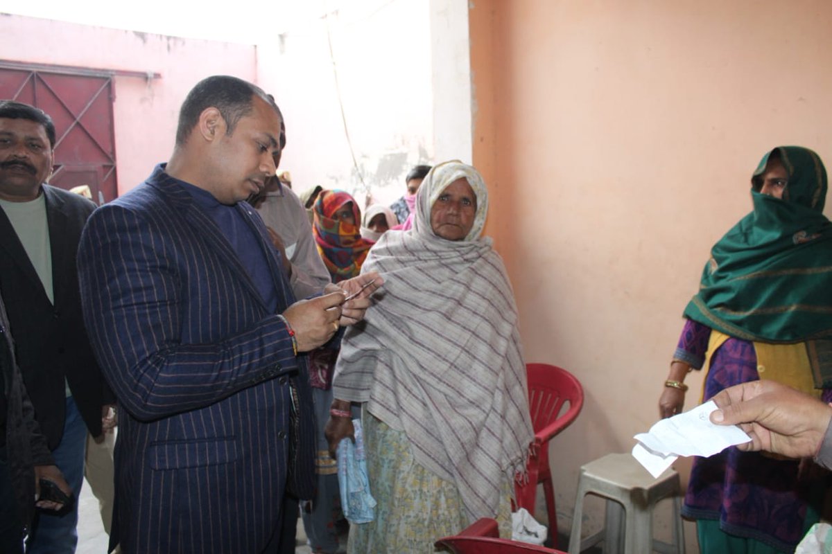 आजादी के अमृत महोत्सव के अंतर्गत  आज सरकारी राशन की दुकान सरूरपुर कलां व  ग्राम सिसाना की दुकान का औचक निरीक्षण किया।