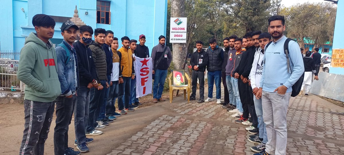 sfi_mandi's tweet photo. SFI जिला मंडी की विभन्न इकाइयों द्वारा SFI की स्थापना के 53 वर्ष पूरे होने पर अलग अलग गतिविधियों का आयोजन किया गया, और साथ ही साथ भगत सिंह के विचारों को आगे बढ़ाने का संकल्प भी लिया@sfi_mandi @sfihpu  @himachalsfi @RitvikThakur18 @anilthakur74 @SfiSarkaghat https://t.co/QCcqFkE8qr