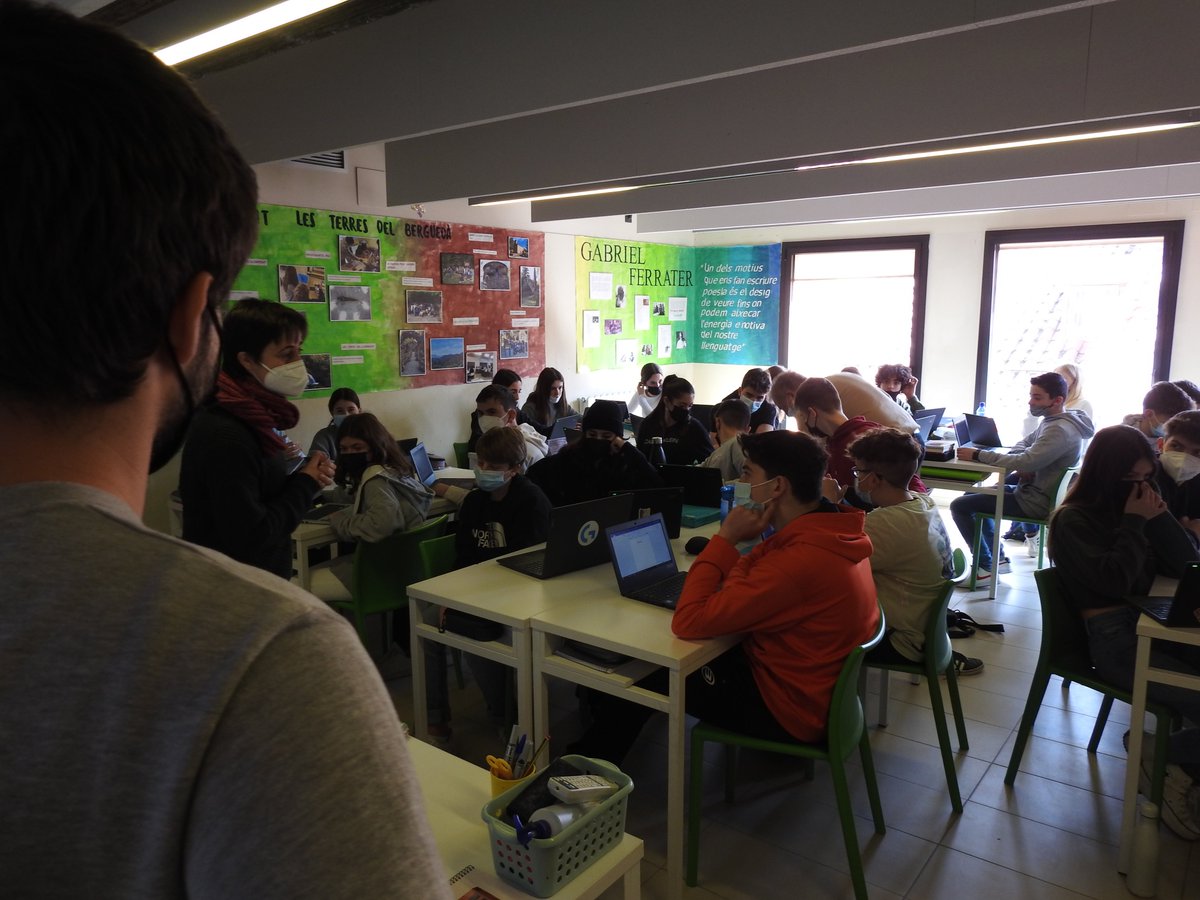 La comunitat de #ciènciaciutadana del CREAF la formem totes plegades: els equips científics, tècnics i el voluntariat apassionat. Juntes sumem! 👨‍👩‍👧‍👦 Tanquem l’any donant les GRÀCIES a tota la comunitat i desitgem trobar-nos més a cada projecte, activitat i iniciativa aquest 2023!💚