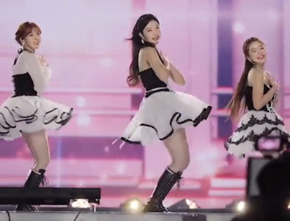 p2eeechluv's tweet photo. 슴콘 조이 폼 미쳤는데 https://t.co/vklG772gEb