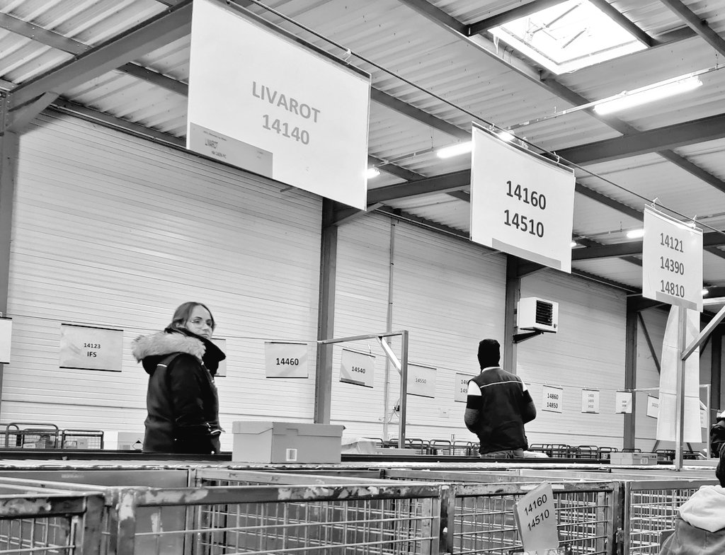 LPNews_NDIE's tweet photo. Encore une belle année de collaboration entre l'Agence Colis Poste de #Giberville et l'#ESAT de #Troarn:
👉plus de 900 000 📦triés par les travailleurs de l'ESAT
👉plus de 105 000 en mars
👉record annuel le 22 décembre avec 6936 colis triés !
Bravo à tous! 👏👏👏 https://t.co/4bIuAEsyjf