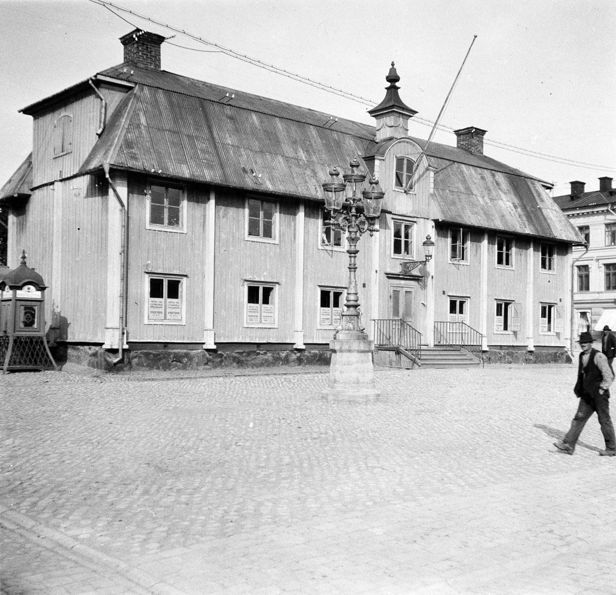 Södertälje, Södermanland
Exteriör

Svensk arkitektur: kyrkor, herrgårdar med mera fotograferade av Arkitekturminnesföreningen 1908-23.
digitaltmuseum.se/011015012579