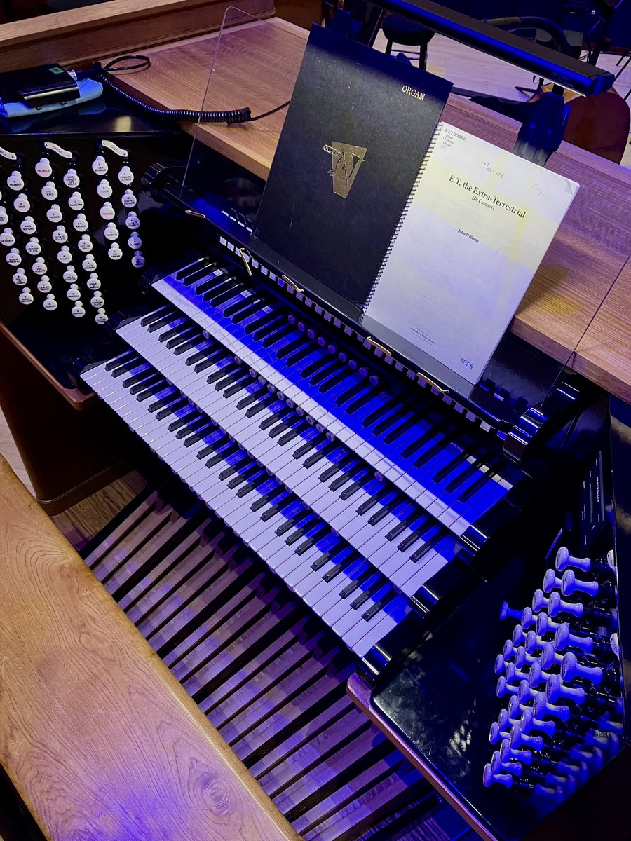 MaestroGabriele's tweet photo. #MaestroInLiverpool
This magical combination of instruments …
#Piano #Celesta #Organ #Harp
#ETtheExtraTerrestrialinConcert
#FilmWithOrchestra
#RoyalLiverpoolPhilharmonic
#RLPO
@TheLegacyofJW @liverpoolphil
@FilmConLive @JKMSlibrary
@IMGArtistsDE @IMGArtistsUK https://t.co/vMBfVJSIzV