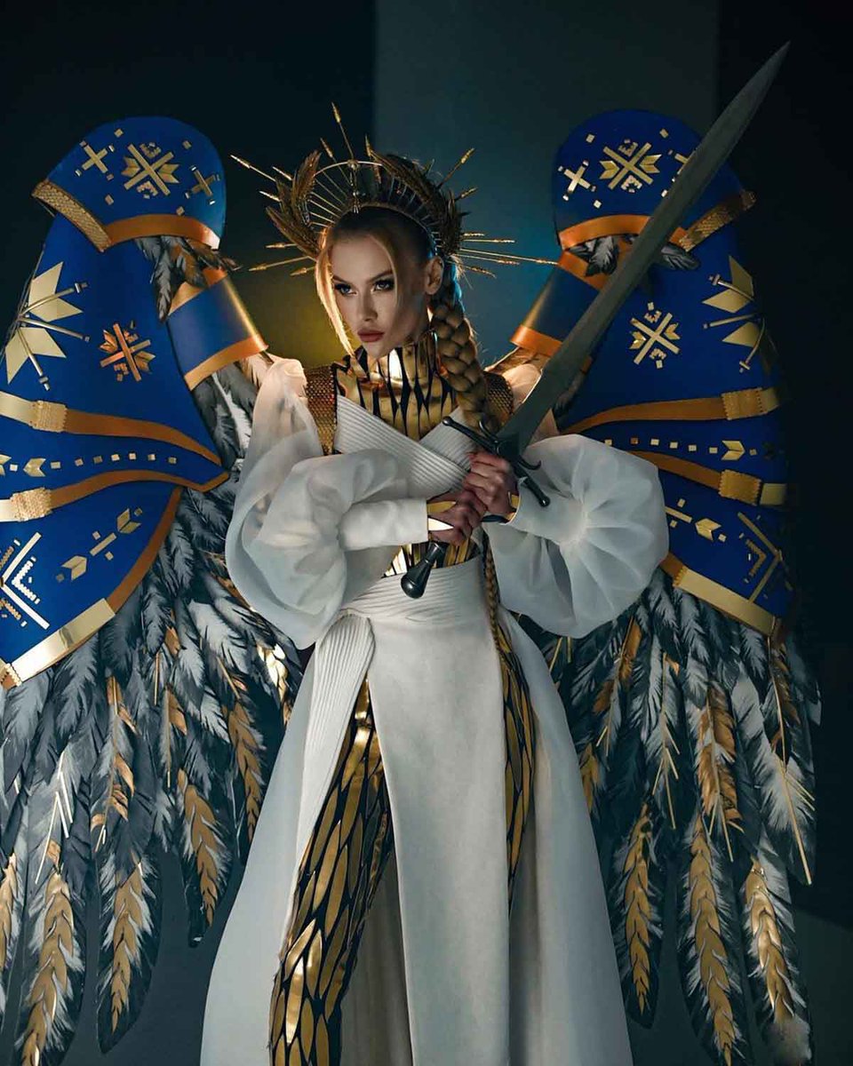 CerfiaFR's tweet photo. 🇺🇦👸 FLASH | Miss Ukraine défilera avec un costume de guerrière symbolique lors de l’élection de #MissUnivers en janvier. https://t.co/qbHrBED51R