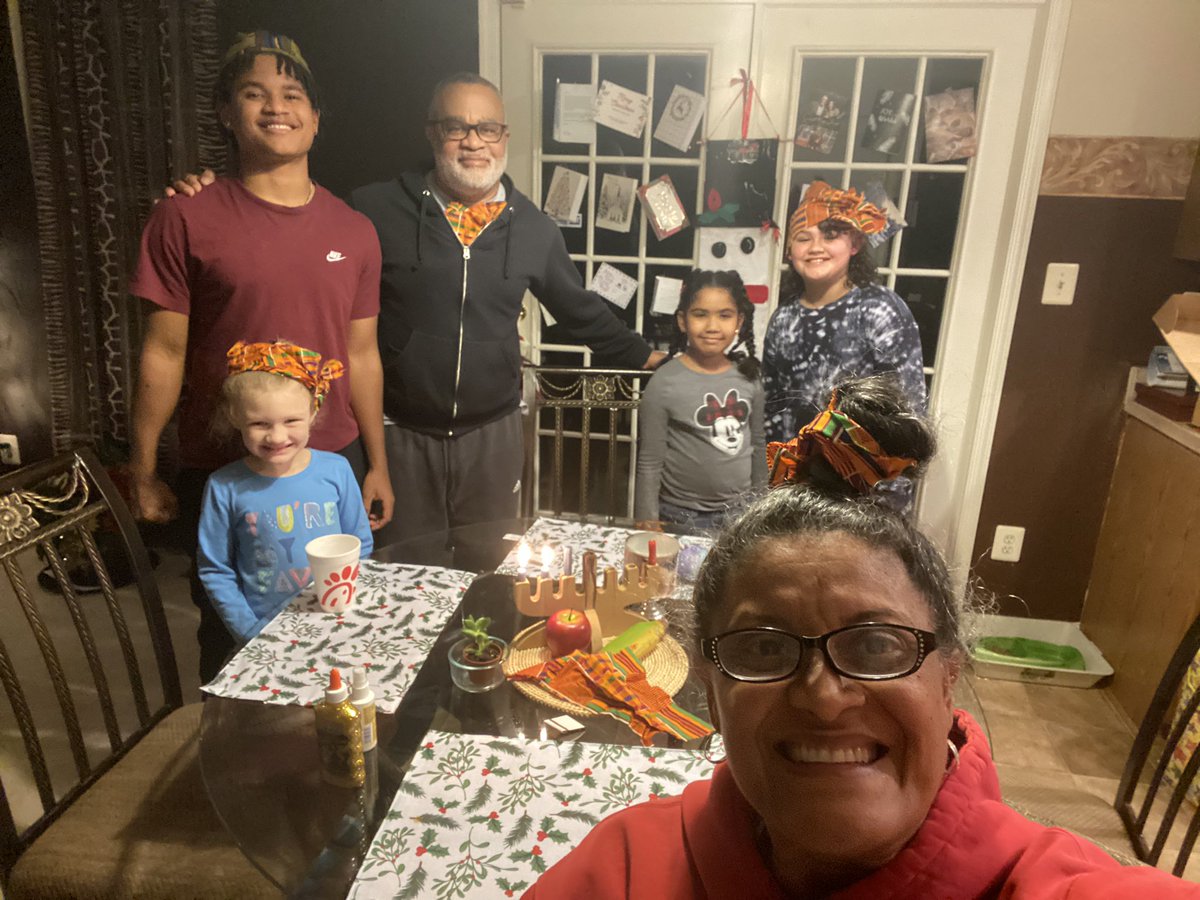 teacherdone31's tweet photo. Celebrating 🥳 Kwanzaa and Christmas 2022 with Goddaughter and Great Nieces🥰 #sleepoverfun #firepit🔥#roastedmarshmallows🤤 #makingmemories🤗 https://t.co/mCohAFKxe7