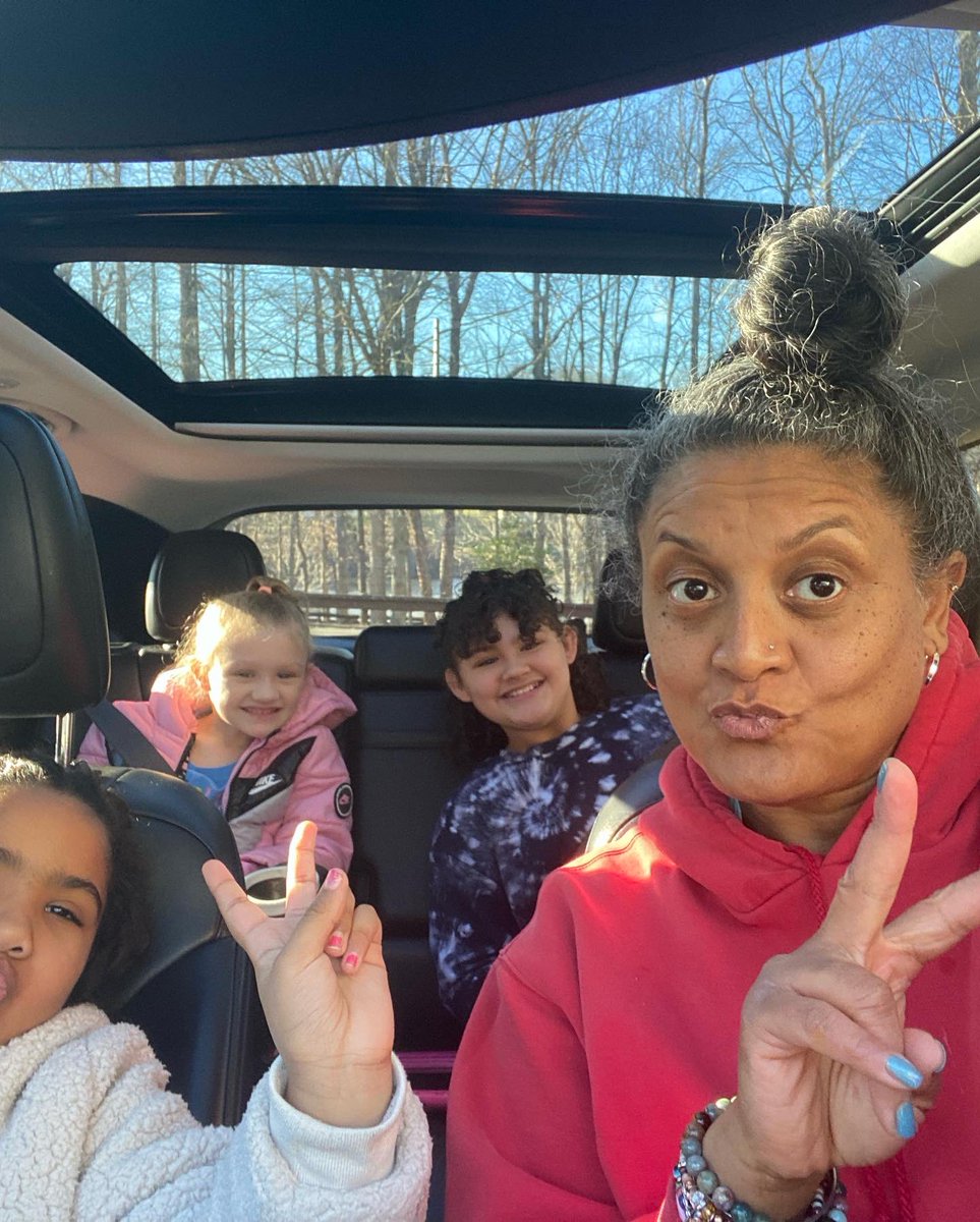 teacherdone31's tweet photo. Celebrating 🥳 Kwanzaa and Christmas 2022 with Goddaughter and Great Nieces🥰 #sleepoverfun #firepit🔥#roastedmarshmallows🤤 #makingmemories🤗 https://t.co/mCohAFKxe7