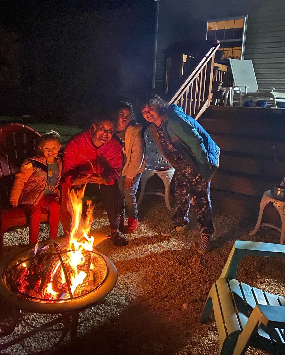 teacherdone31's tweet photo. Celebrating 🥳 Kwanzaa and Christmas 2022 with Goddaughter and Great Nieces🥰 #sleepoverfun #firepit🔥#roastedmarshmallows🤤 #makingmemories🤗 https://t.co/mCohAFKxe7