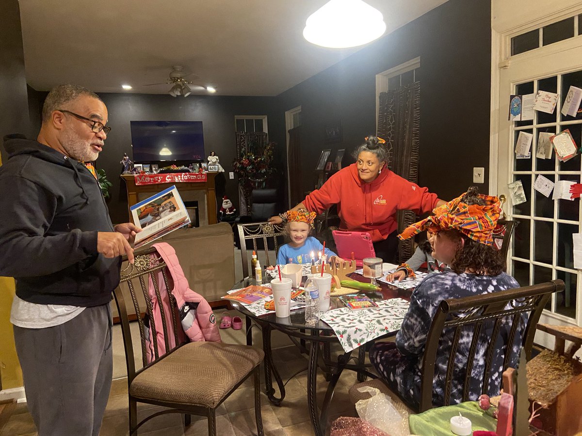 teacherdone31's tweet photo. Celebrating 🥳 Kwanzaa and Christmas 2022 with Goddaughter and Great Nieces🥰 #sleepoverfun #firepit🔥#roastedmarshmallows🤤 #makingmemories🤗 https://t.co/mCohAFKxe7