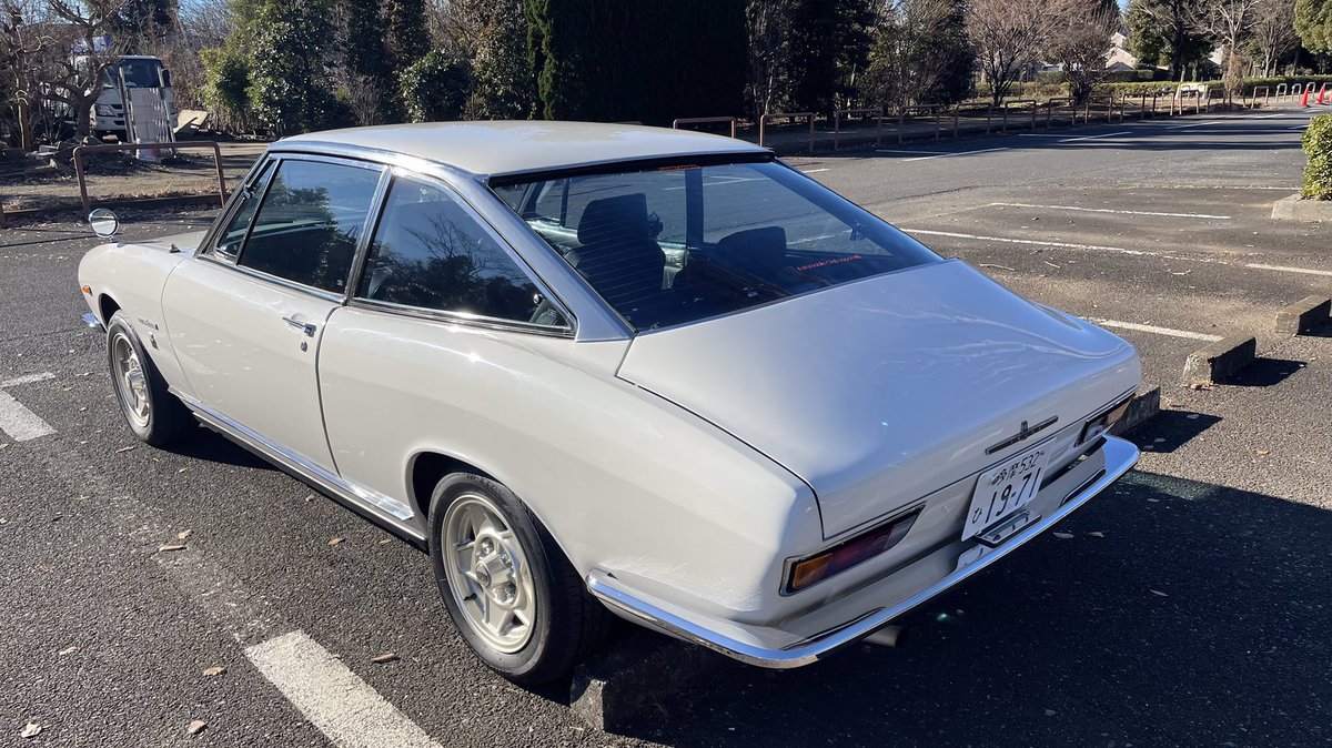 retcolle2022's tweet photo. 【いすゞ117クーペ（1971）】ISUZU 117 coupe 

本編はこちら！
https://t.co/48EAwuU6pv @YouTubeより

#isuzu117coupe
#pa90
#いすゞ117クーペ
#いすゞ
#クラシックカー
#レトロカー
#ヴィンテージカー
#旧車
#愛車
#classiccar
#vintagecar
#historiccar https://t.co/mznNdrmNnD