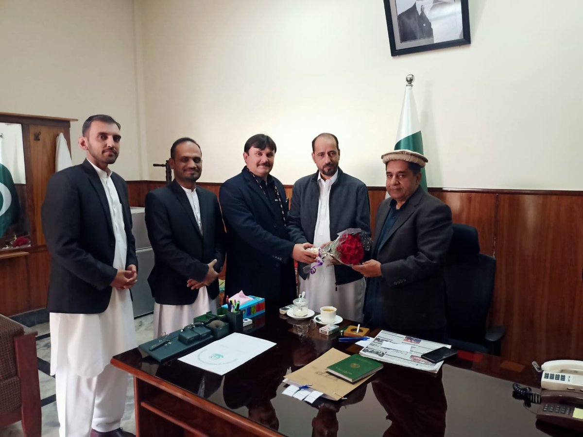 kpprosecution's tweet photo. Newly transfered & posted Director General Prosecution Khyber Pakhtunkhwa Mr.Dildar Muhammad is welcomed by POWA Cabinet.
#kpprosecution https://t.co/wIxw3b7h03