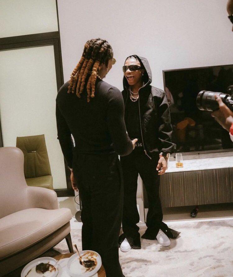 hypeafrobeatz's tweet photo. Industry Link Up

@wizkidayo Hug @asakemusik Back stage at @TonyElumeluFDN Event https://t.co/nnYWztGtov via @YouTube #wizkid #WizkidLiveAccra #Wizkidfc #wizkidasake #asake #asakeandwizkid https://t.co/OiBTDdRULr