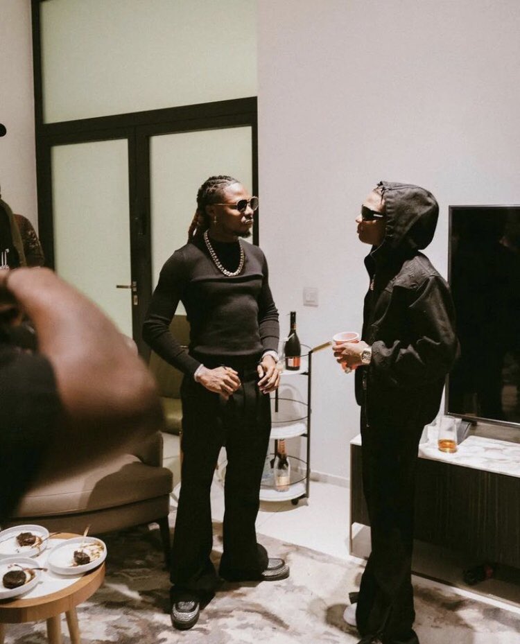 hypeafrobeatz's tweet photo. Industry Link Up

@wizkidayo Hug @asakemusik Back stage at @TonyElumeluFDN Event https://t.co/nnYWztGtov via @YouTube #wizkid #WizkidLiveAccra #Wizkidfc #wizkidasake #asake #asakeandwizkid https://t.co/OiBTDdRULr