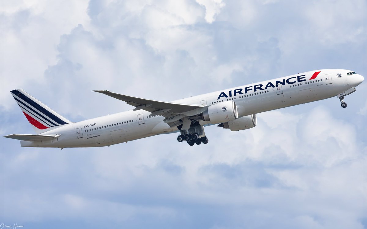 OlivierHoarau's tweet photo. 🇫🇷 #Pomerol leaving #LaReunion this morning as #AF645 ✈️ @airfrance 👋
#AvGeek #Boeing #Airfrance #ReunionIsland https://t.co/ADv8ttREXZ