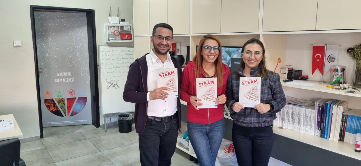 steam_for_art's tweet photo. TÜBİTAK 4005-Geleceğin Sınıflarında STEAM Uygulamaları-projemizin ürünü olan kitabımız çıkmıştır. Projemize katkı sunan eğitmenlerimize ve katılımcı öğretmenlere ayrıca desteklerinden   dolayı müdürümüz @Murat4Kucukali ve @ProfHasanMandal teşekkür ederiz.
@argediyarbakir https://t.co/dYir9WEScV