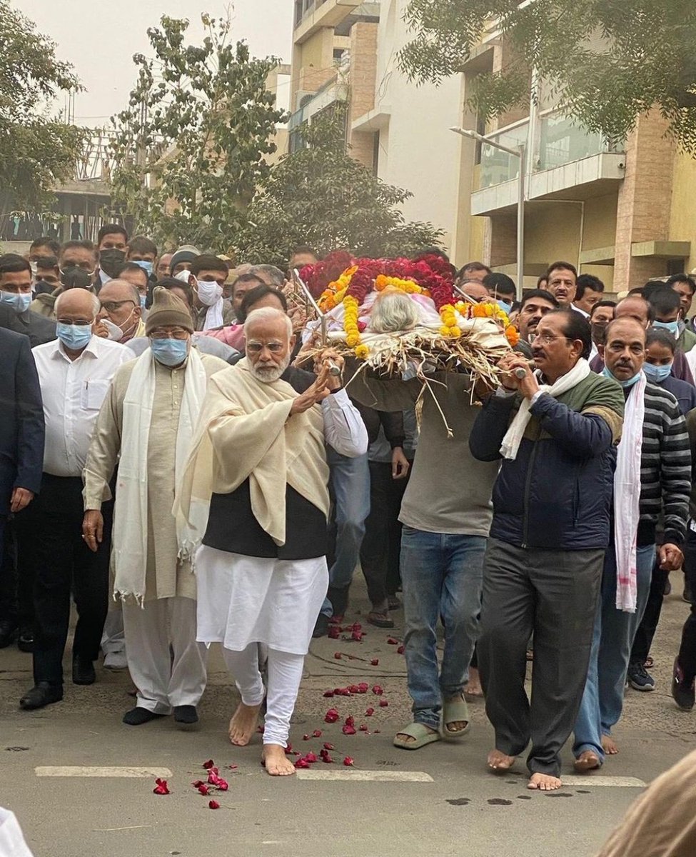 SDsamy52's tweet photo. My heartfelt condolences to our Hon’ble PM Shri @narendramodi Ji and his family. 
May God grant her eternal peace. 
Om Shanti. 🙏 #HeerabenModi @PMOIndia 

Saidai Duraisamy
Former Mayor,
Greater Chennai Corporation
Chairman,
Manidhaneyam Free IAS Academy https://t.co/6B3F6gE3k1