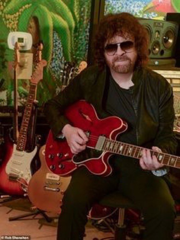 ZenithCR's tweet photo. What a legend! Musical genius #JeffLynne turns 75 today. So many classic songs and fantastic albums over the years. #ELO #producer #rock https://t.co/qf0sCmOp4g