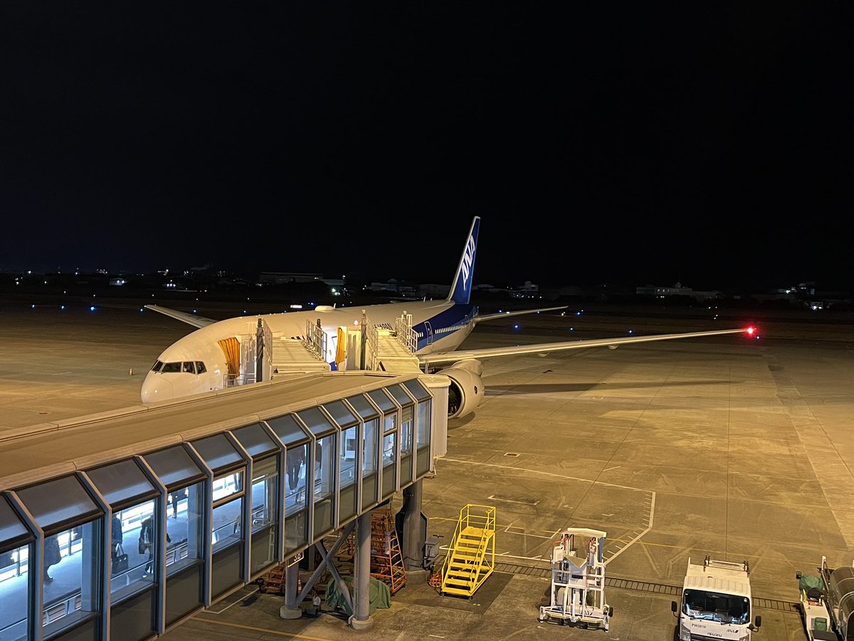 palette_rie's tweet photo. #松山空港 の展望デッキからこんばんは😊
12/30 19:00
METAR RJOM 301000Z 10006KT 9999 FEW030 BKN050 BKN160 07/M01 Q1028 RMK 1CU030 5SC050 6AC160
今夜はB777が飛来しました
15分前まで #Isora でスタイリング
お気に入りの服に合うよう仕上げて
最高の眺めで幸せな1日になりました😊 https://t.co/3w9klRRH6z