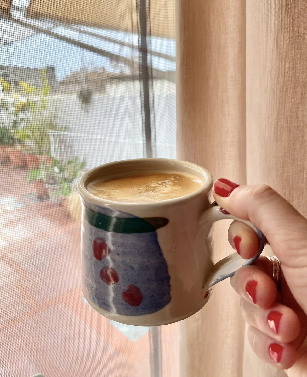 PrimerPase's tweet photo. És hora més de vermut però necessito més cafè…
#merdatot https://t.co/4NeAUJMA0W