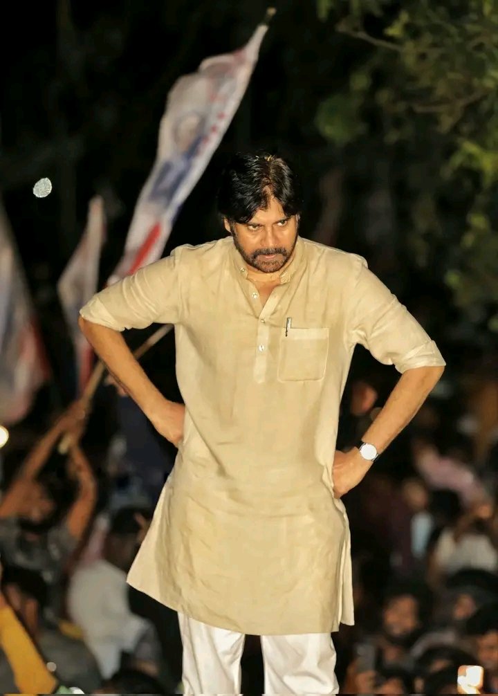 dileepreddy_'s tweet photo. @GadwalvijayaTRS @PawanKalyan @SrilathaMothe @RekhaNaikBRS @SurabhiVaniDevi The Power https://t.co/qIYVsTEo7Z