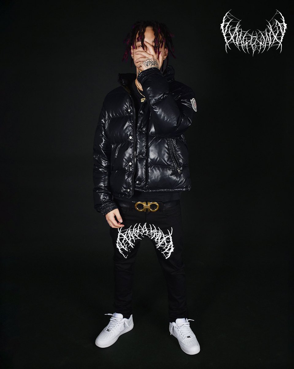 yxngbratz_jp's tweet photo. YB Logo Skinny Pants

Model @origami__333 https://t.co/CVRm45YfWw