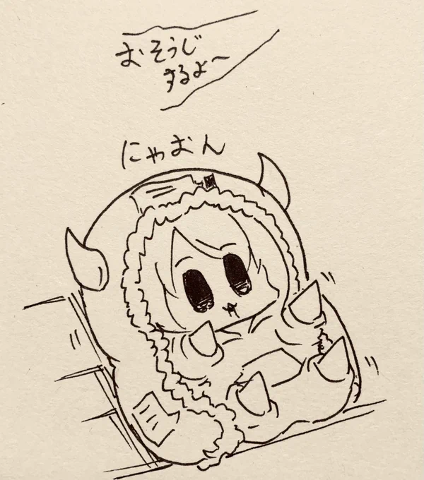 力尽きたのか床を転がる生き物になってます 