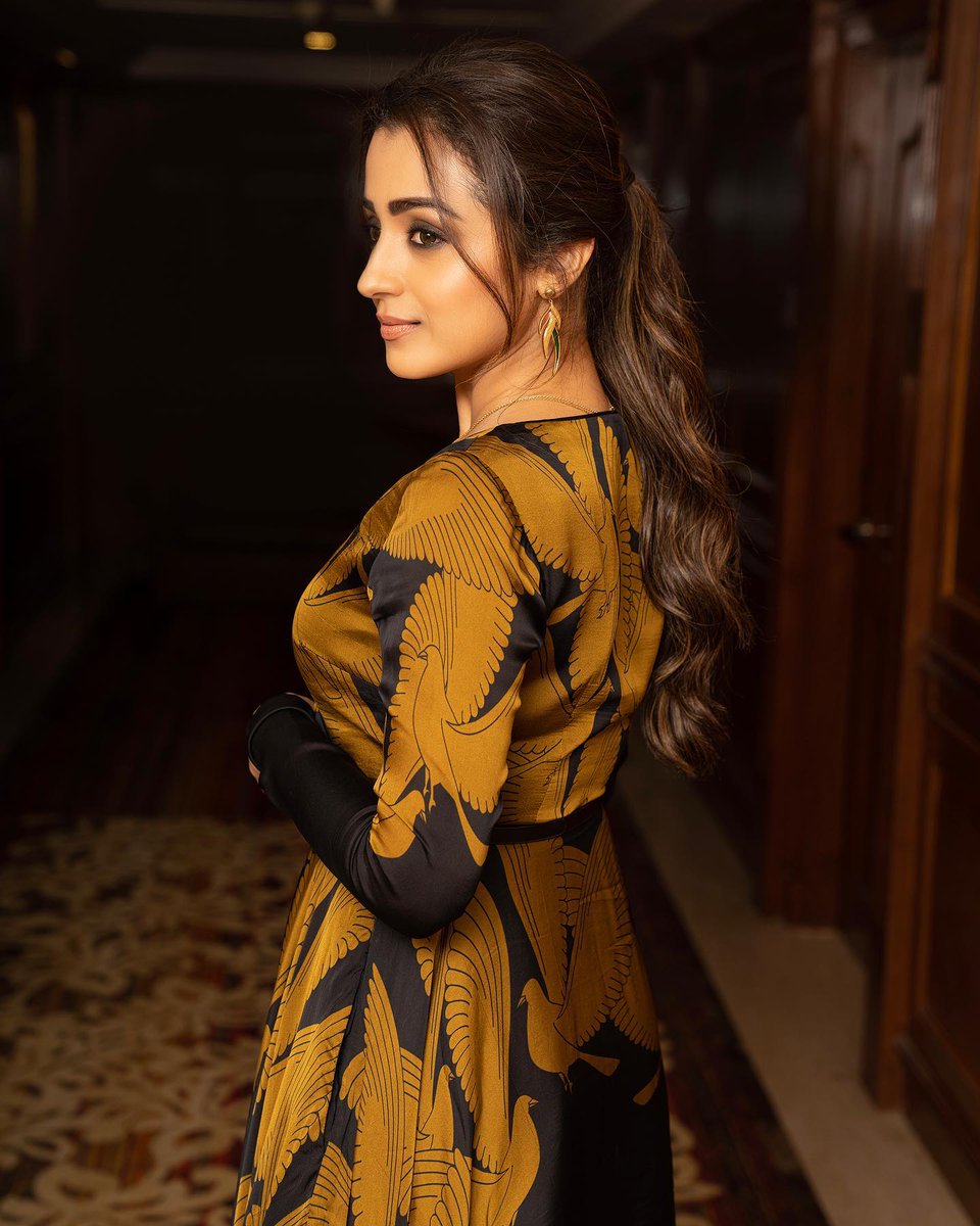 raagadotcom's tweet photo. Lovely Trisha 😍 - https://t.co/QqDUqhatSQ
#Trisha #TamilCinema #raangi #stunning #lovely #cute #love #actress #queen #20yearsoftrisha #trishaism #southqueen #trishakrishnan #ponniyinselvan @trishtrashers https://t.co/HodZybJxsb
