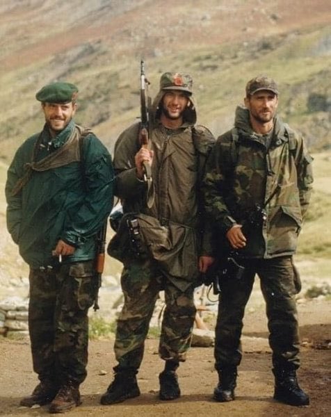 Të gjithë ushtarëve të Ushtrisë Çlirimtare të Kosovës: Urime dita e veteranit.