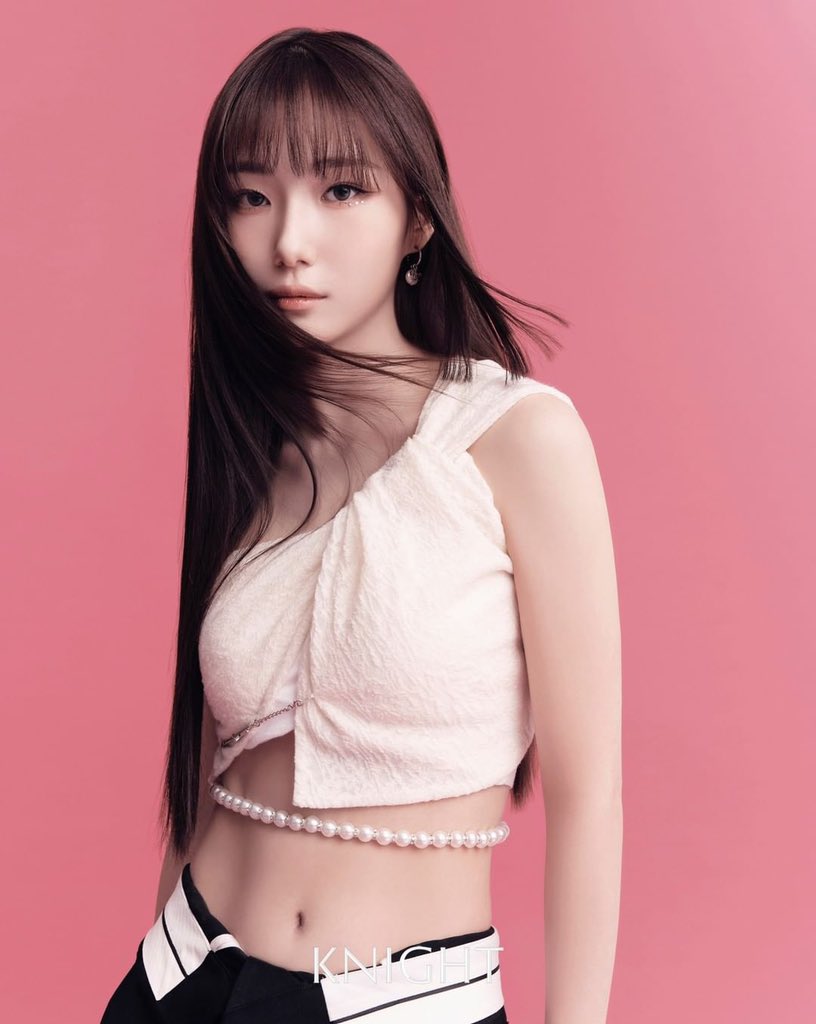 YOUNGEUNFILMS's tweet photo. SHES A MODEL YALL https://t.co/W7mkEkTm5J
