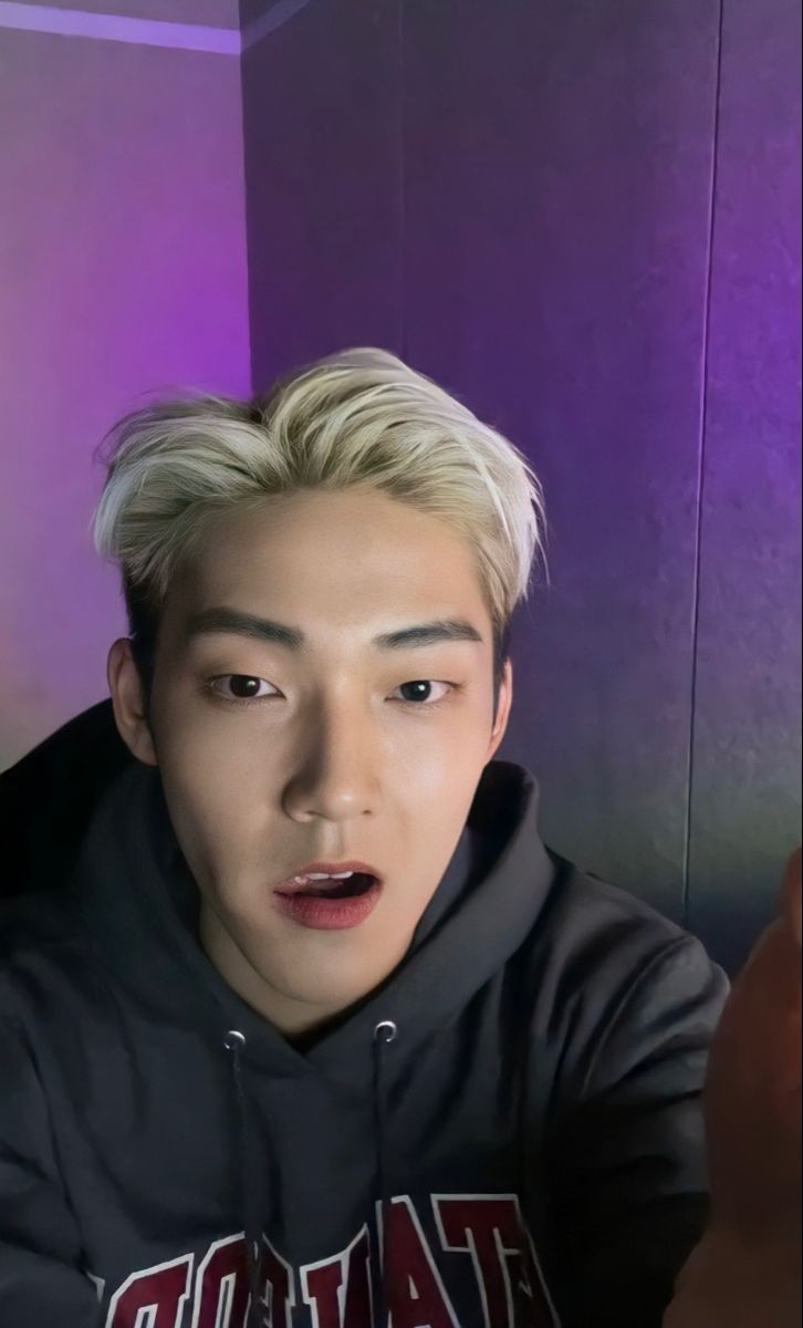 moon_kevinn's tweet photo. blonde kevin is still my fav haircolor of him. https://t.co/gPrsg5pfIc