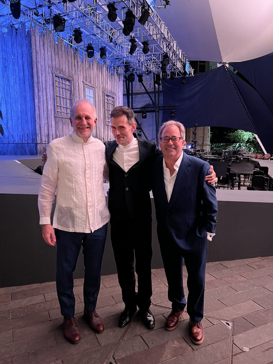 James Clutton (@JamesOHP) on Twitter photo 2022-12-30 11:07:06 Looking back on 2022. Four of the Conductor/Director teams of #OHP2022 Julia Burbach, @ladavalesova @Lee_Reynolds_ @CeciliaStinton Sian Edwards, @EllaMarchment, Martin Lloyd-Evans, @francescocillu1 - @jsavournin and @davideatonmusic still to come. Looking back on 2022. Four of the Conductor/Director teams of #OHP2022 Julia Burbach, @ladavalesova @Lee_Reynolds_ @CeciliaStinton Sian Edwards, @EllaMarchment, Martin Lloyd-Evans, @francescocillu1 - @jsavournin and @davideatonmusic still to come.