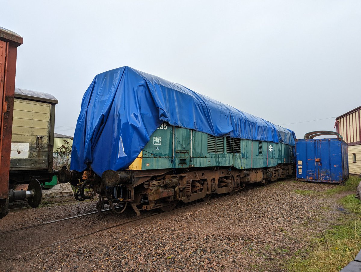 DownOnTheStour's tweet photo. Interrupting the HST bash with a similarly epic unit.....PEP ๐
Of course I had to visit the soon to be only surviving 315, 315856! It looks rather out of place on a Welsh railway...with no OHL ๐
#DispatchersOfTwitter #RailwayPhotography #railwaytwitter #class315 #PEP https://t.co/ya71Dgv1QC