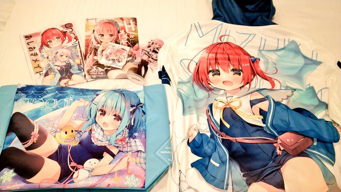 前日搬入いってきた!!全てちゃんと届けていただいてて一安心でした☺️印刷もきれい!!
パーカーはメンズLですが165cmの女性が着るとこんな感じで昔作った同サイズのパーカーと比べてだいぶ大きい気がします🙌 