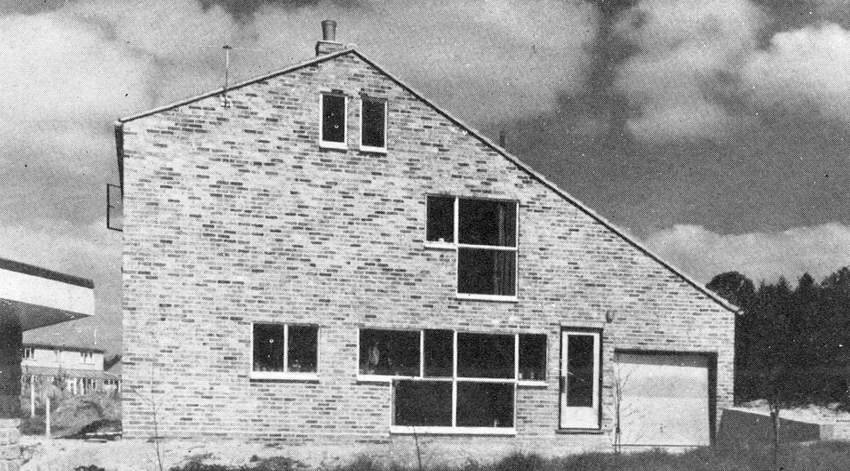 Talking of the Sugden House, an application has been made to build a new house in part of the grounds, impacting the house's setting in its landscaped gardens. The C20 Society has objected to the development. You can view the plans and make comments here bit.ly/3VzKRFv