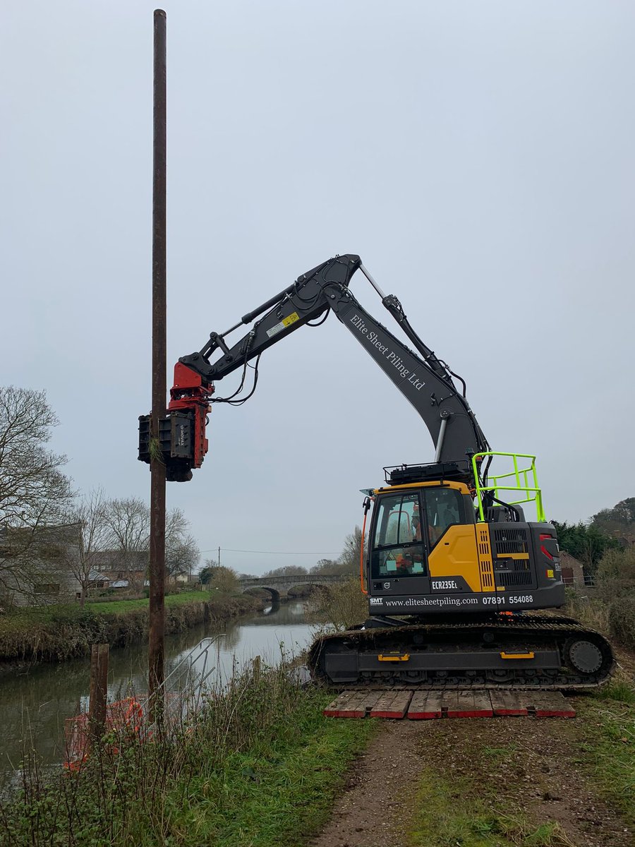ESPMOVAX's tweet photo. Our new EC235 hard at work. #movax #sheetpiling #piling https://t.co/kEzLUyrvSz