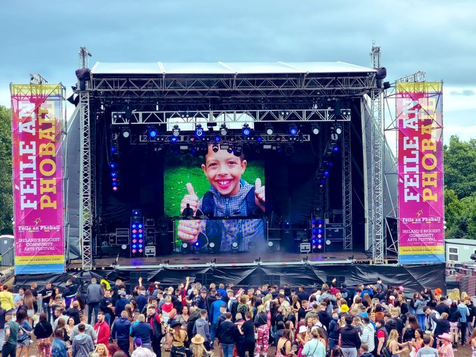femlovesfooty's tweet photo. 1000s shout in support for #NoahDonohoe .........
#JusticeForNoahDonohoe 💙
#WeWillNeverStop👊 https://t.co/yGA9IcUB0J