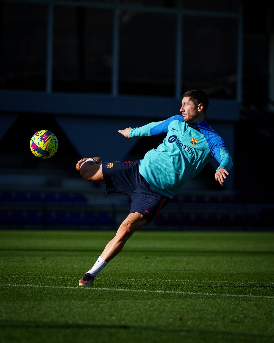 FCBarcelona_es's tweet photo. ⚠ ÚLTIMA HORA ⚠
Robert Lewandowski podrá jugar mañana contra el Espanyol después de que el Tribunal Central Contencioso de Madrid haya concedido una medida cautelar a la sanción impuesta por el TAD https://t.co/aZPy9cXpVd