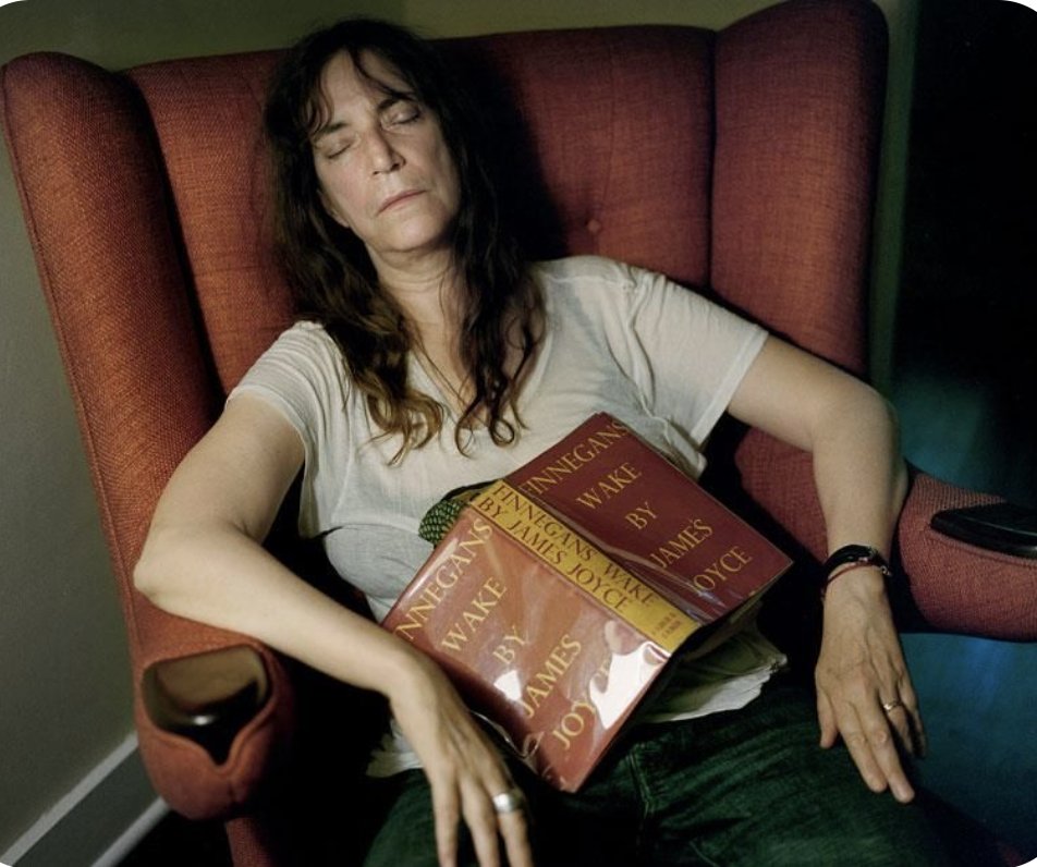Patti Smith was born OTD in 1946. In a 2016 interview she said her favourite things include a first edition of Finnegans Wake signed by Joyce in green ink. 'The book is almost unreadable,' she said, 'but as an object it’s beautiful.'