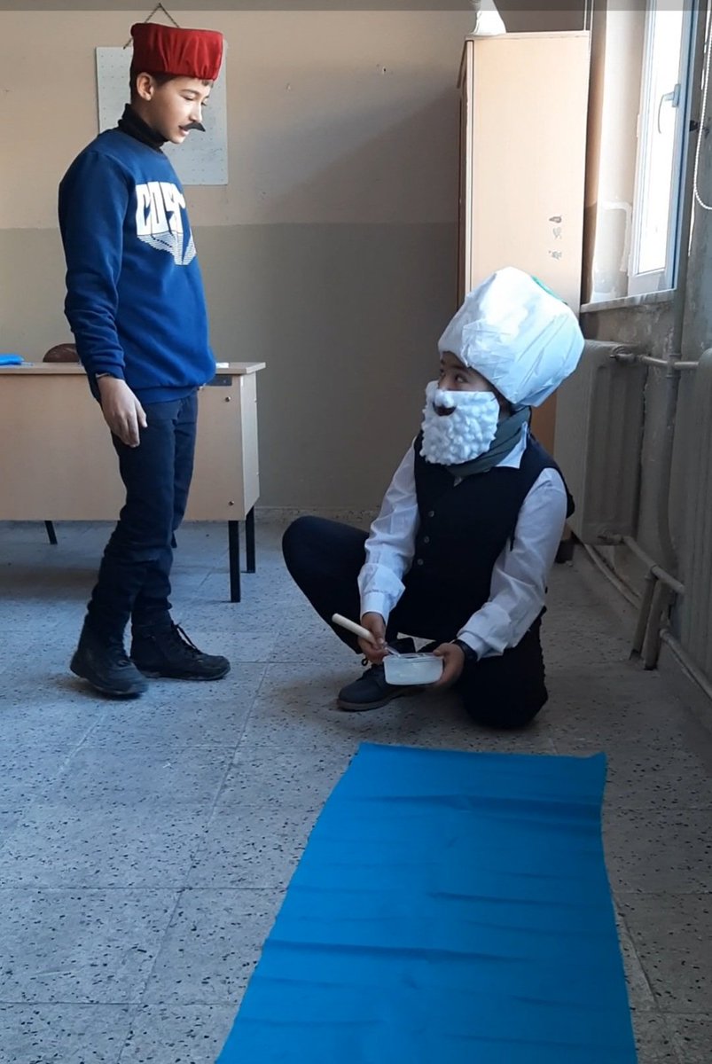 sehit_toy's tweet photo. Valilik himayesinde yürütülen Hedef Projesi dahilinde 5. Sınıf Türkçe ve Sosyal Bilgiler dersleri işbirliğiyle "Milli Kültürümüz" temasında öğrencilere kültürel mirasın önemini kavratmak amacıyla "Nasrettin Hoca Canlandırma" etkinliği gerçekleştirildi.@Sivas_HEDEF  @valisimsek https://t.co/GyIsiQl2TA