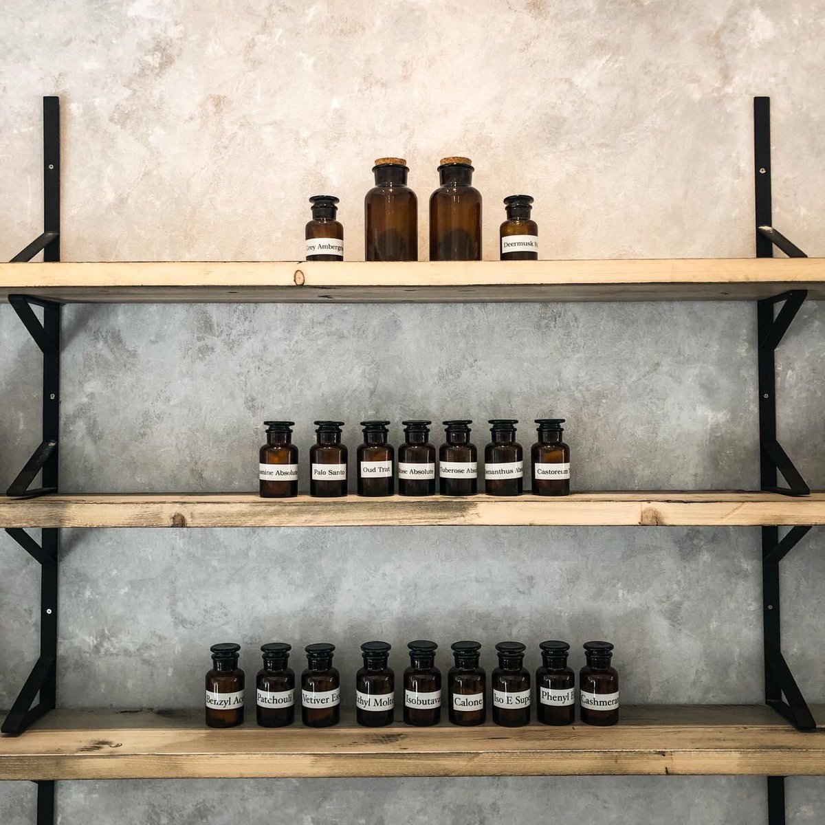 belldelagua's tweet photo. อยากฉีดน้ำหอมไม่โหล ขอแนะนำให้รู้จักกับ Rebellion Lab &amp; Perfume Bar

เป็นร้านแรกที่รวมน้ำหอมนิชอินดี้ของไทย ไปลองดมเอาเอง /ผายมือ https://t.co/oPdrC2wVLi
