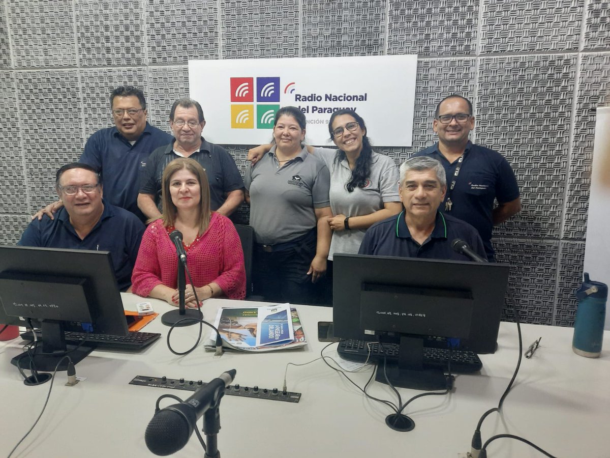 AnaNoeliaG's tweet photo. Desde #ParaguayPuede deseamos a todos una #FelizNochevieja y #FelizAñoNuevo 🎉
Un gran abrazo a todos nuestros oyentes, gracias por acompañarnos día a día y la preferencia por la #AM920

🔴 En Vivo por la #920am
📻 https://t.co/HIQLng92Z9 https://t.co/1lsZY2MX4i